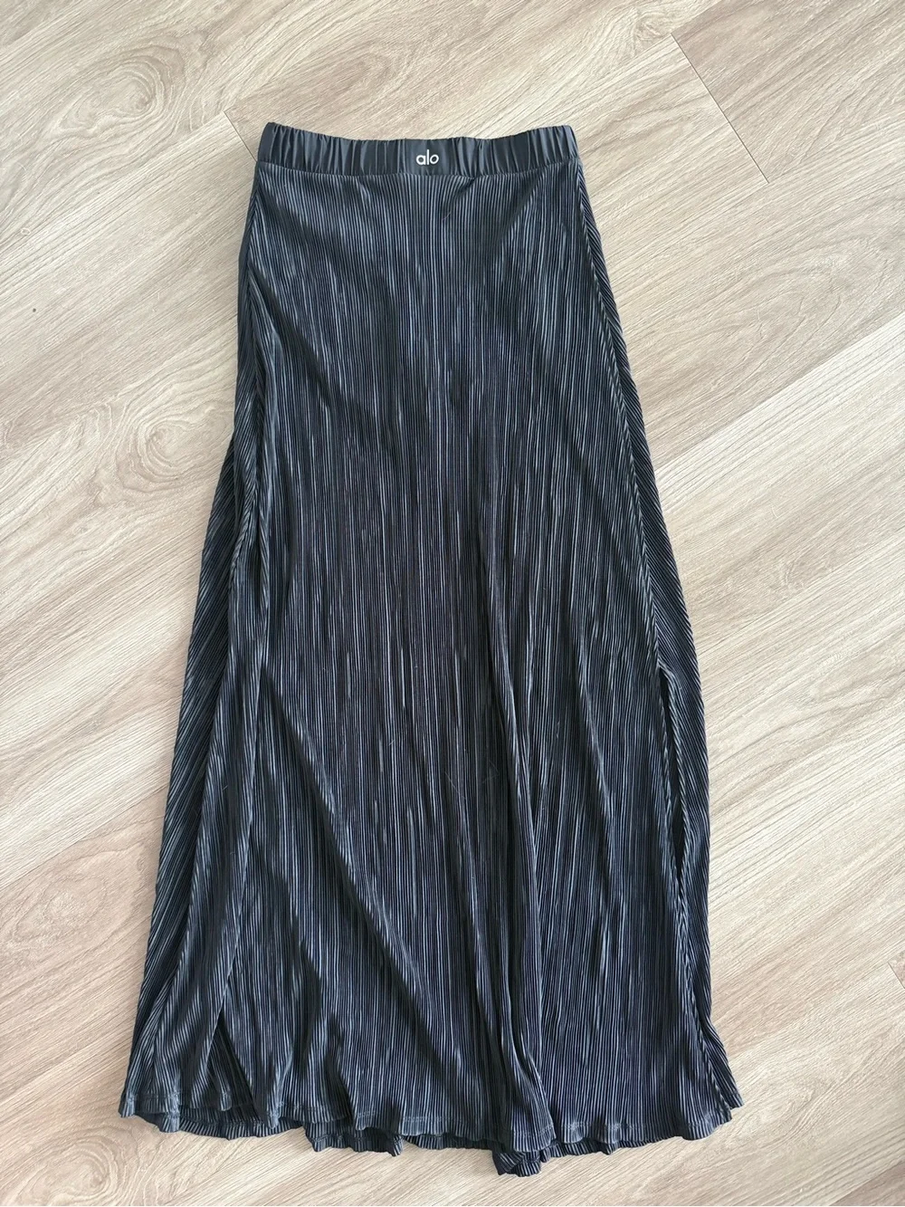 ALO Yoga Black Pleated Maxi Skirt